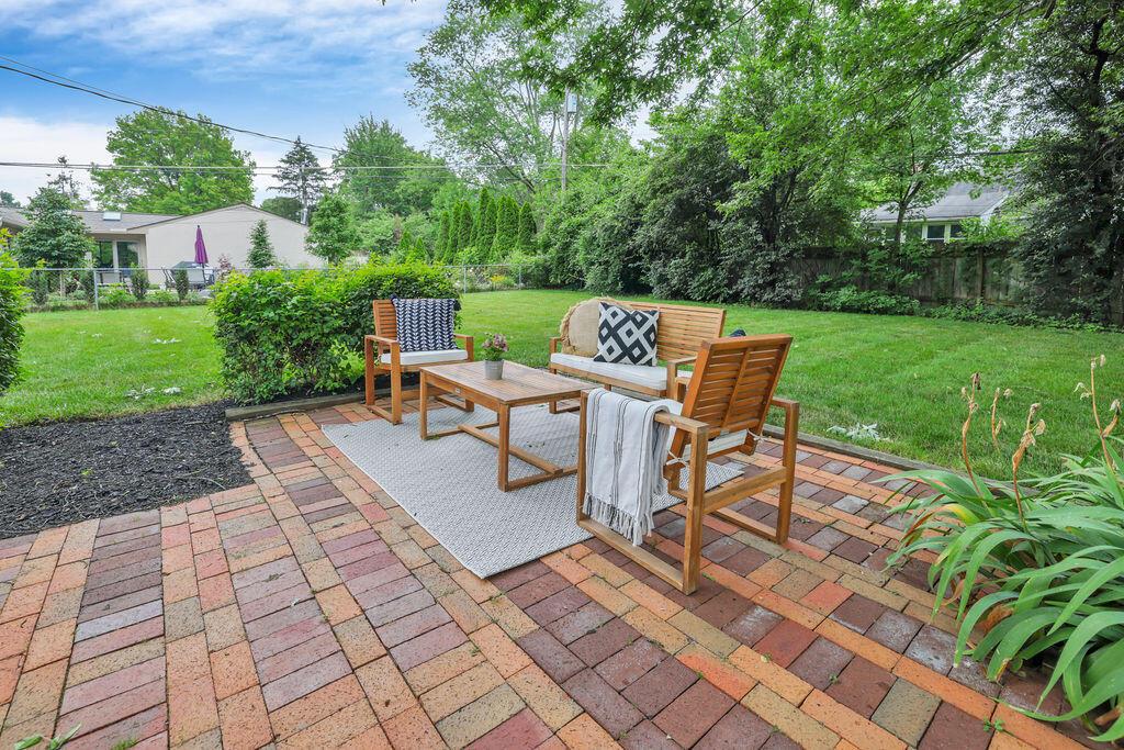 1963 Hythe Road Columbus, OH 43220 - Photo 6 of 54 Gallery Image 6