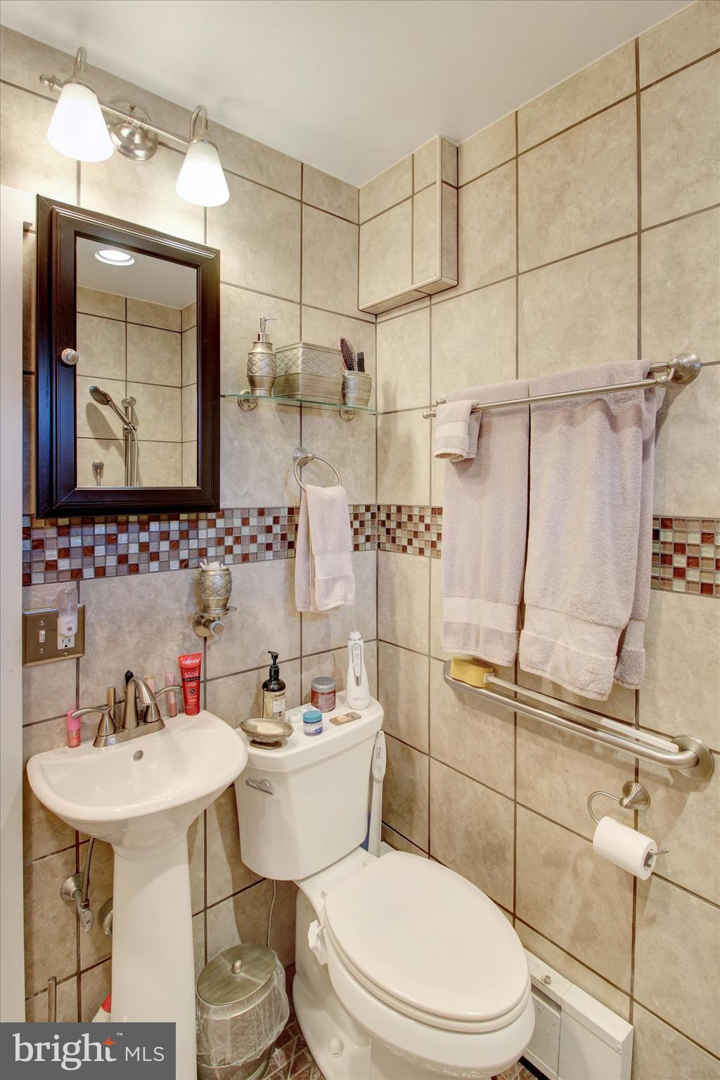 238 East Walnut Street Reading, PA 19607 - Photo 15 of 28 Bathroom