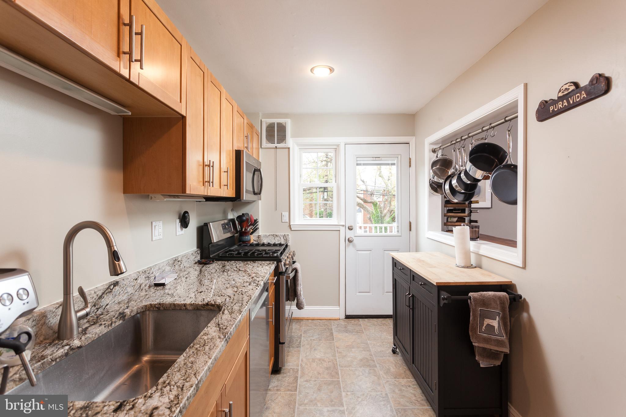 1637 Hardwick Road Towson, MD 21286 - Photo 9 of 25 Serving Hatch in the kitchen gives an open concept