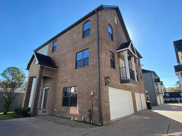 $2,000 | 3710 Sherwood Lane, Unit 108, Houston, TX 77092