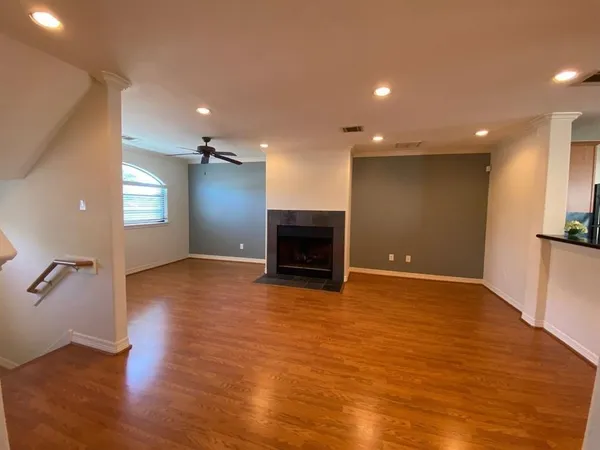 $2,000 | 3710 Sherwood Lane, Unit 108, Houston, TX 77092