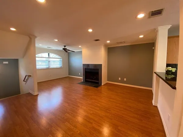 $2,000 | 3710 Sherwood Lane, Unit 108, Houston, TX 77092