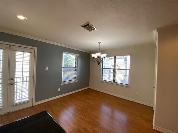 $2,000 | 3710 Sherwood Lane, Unit 108, Houston, TX 77092