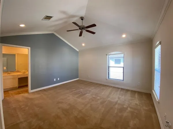 $2,000 | 3710 Sherwood Lane, Unit 108, Houston, TX 77092