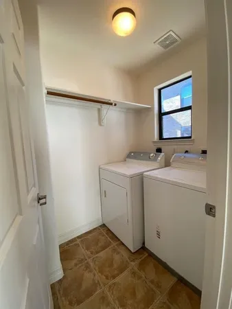 $2,000 | 3710 Sherwood Lane, Unit 108, Houston, TX 77092