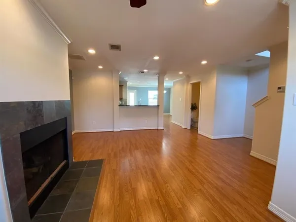 $2,000 | 3710 Sherwood Lane, Unit 108, Houston, TX 77092