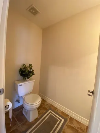 $2,000 | 3710 Sherwood Lane, Unit 108, Houston, TX 77092
