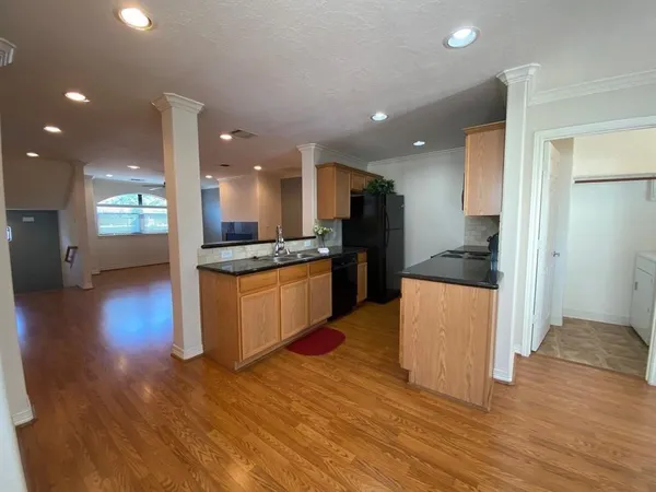 $2,000 | 3710 Sherwood Lane, Unit 108, Houston, TX 77092