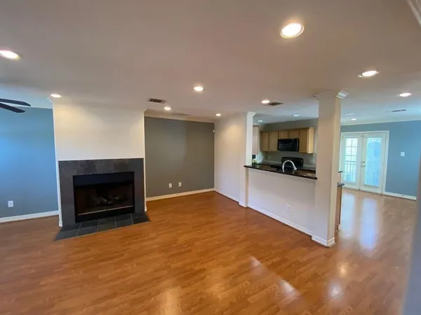 $2,000 | 3710 Sherwood Lane, Unit 108, Houston, TX 77092