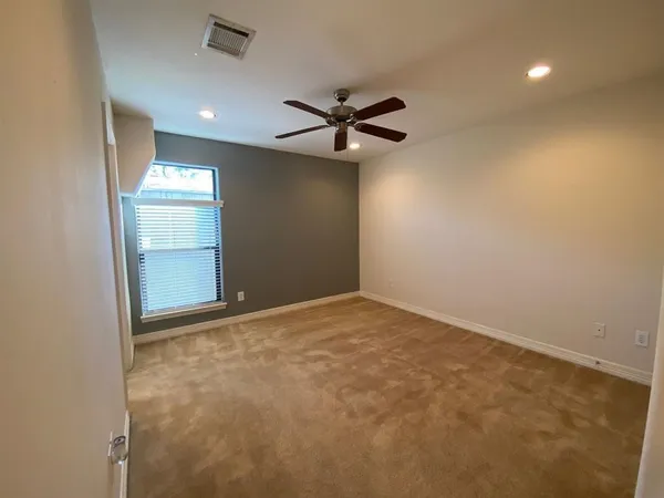 $2,000 | 3710 Sherwood Lane, Unit 108, Houston, TX 77092