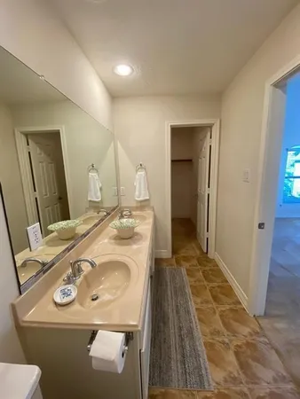 $2,000 | 3710 Sherwood Lane, Unit 108, Houston, TX 77092