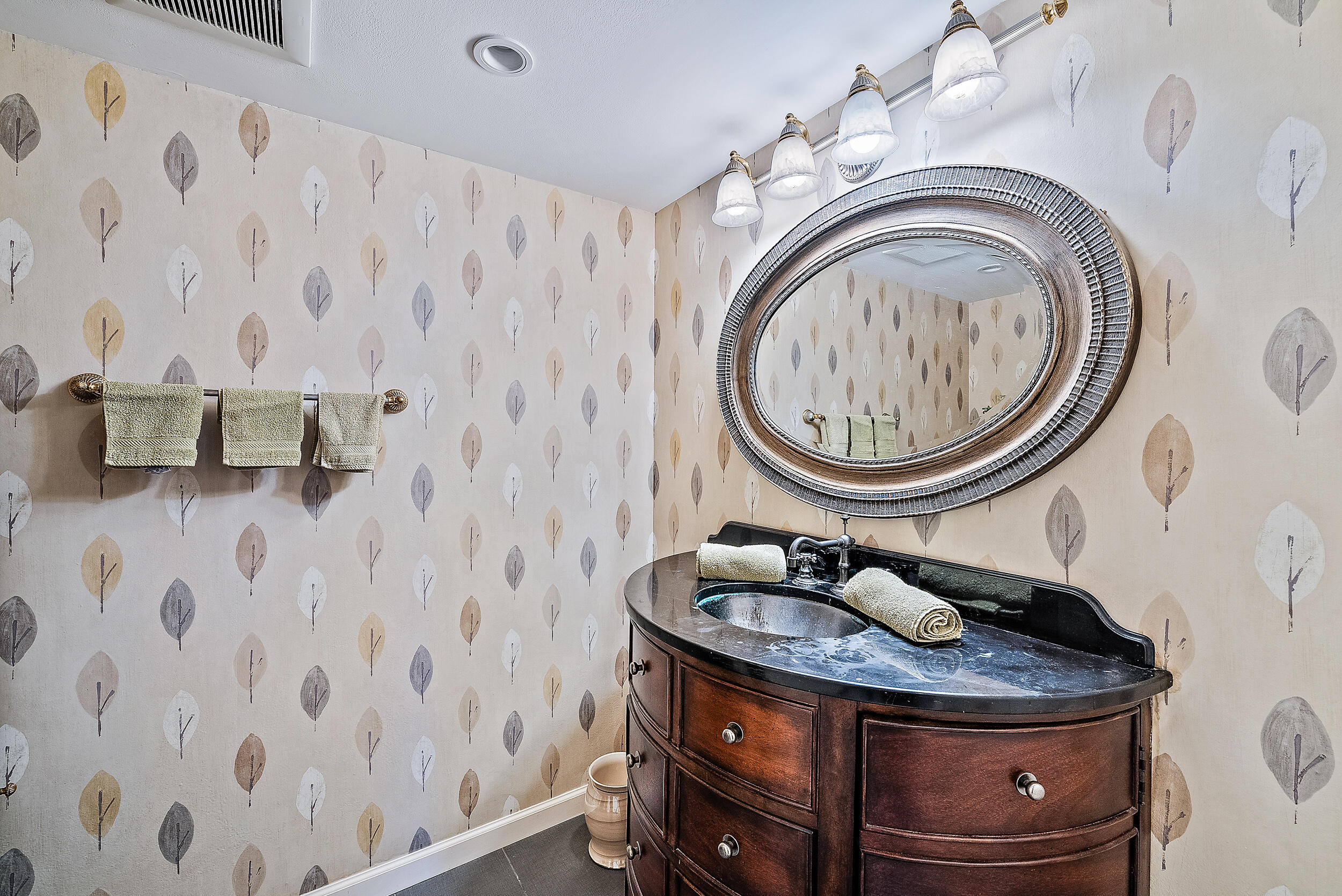 19750 South Beach Road, Unit 605 Jupiter, FL 33469 - Photo 28 of 45 Guest Bath