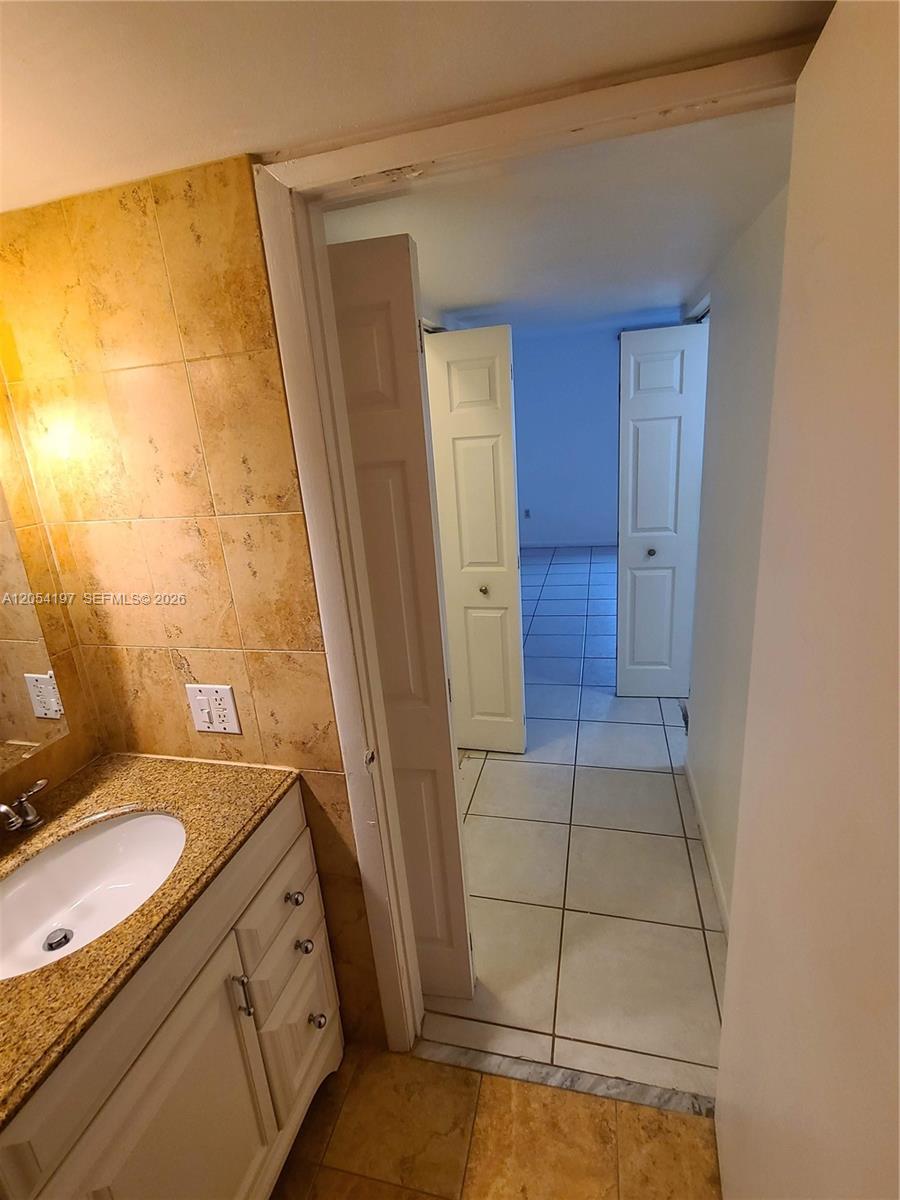 1605 Bay Road, Unit 206 Miami Beach, FL 33139 - Photo 38 of 43