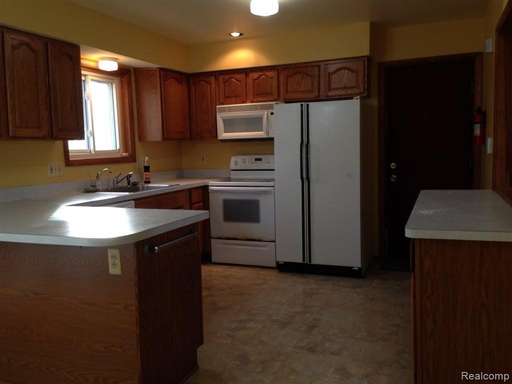 56100 Hayes Road Macomb, MI 48042 - Photo 8 of 30 IMG_0890.JPG