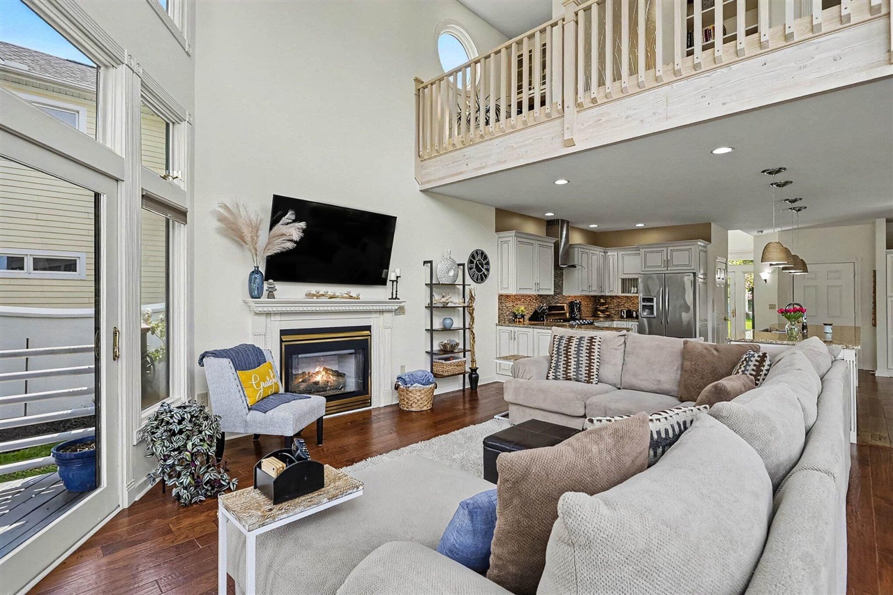 2309 Riverside Pointe Drive St. Joseph, MI 49085 - Photo 4 of 31