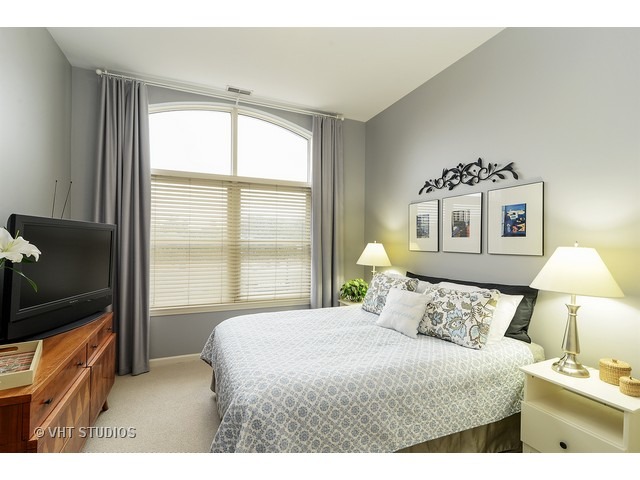 2089 West Wabansia Avenue, Unit 306 Chicago, IL 60647 - Photo 8 of 12 a bedroom with a bed and a window