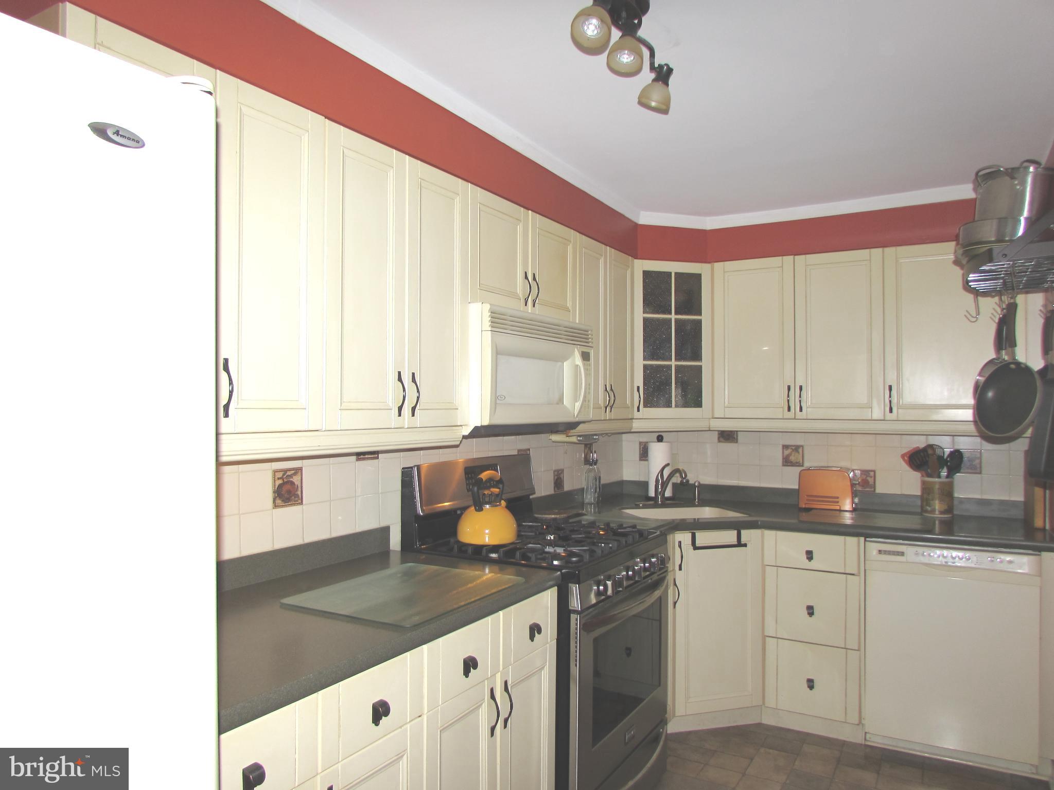 416 Rively Avenue Collingdale, PA 19023 - Photo 12 of 44 Gallery Image 12
