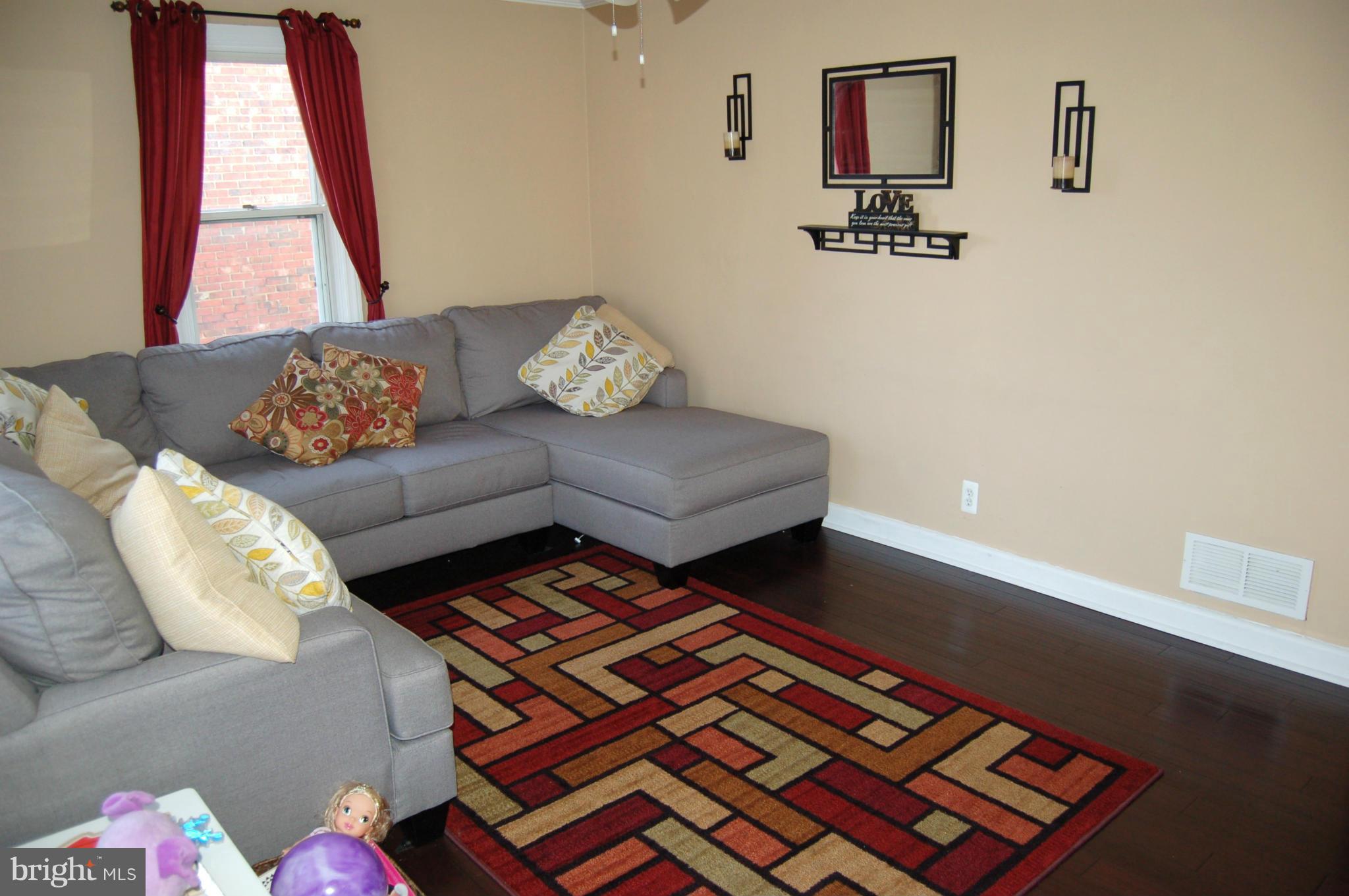 210 Lake Road Pasadena, MD 21122 - Photo 6 of 22 Living Room