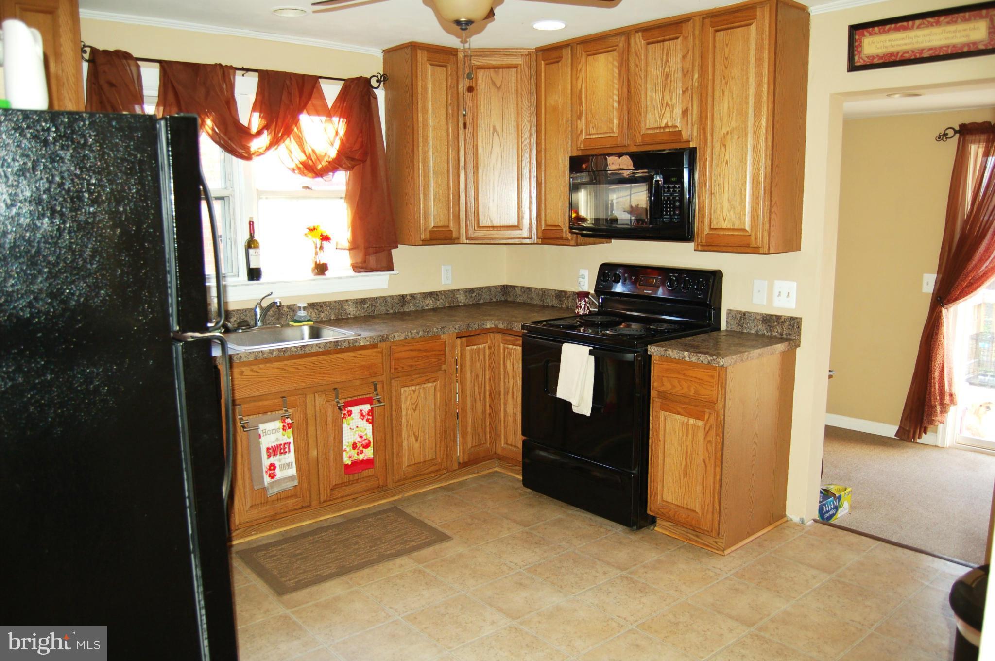 210 Lake Road Pasadena, MD 21122 - Photo 10 of 22 Kitchen