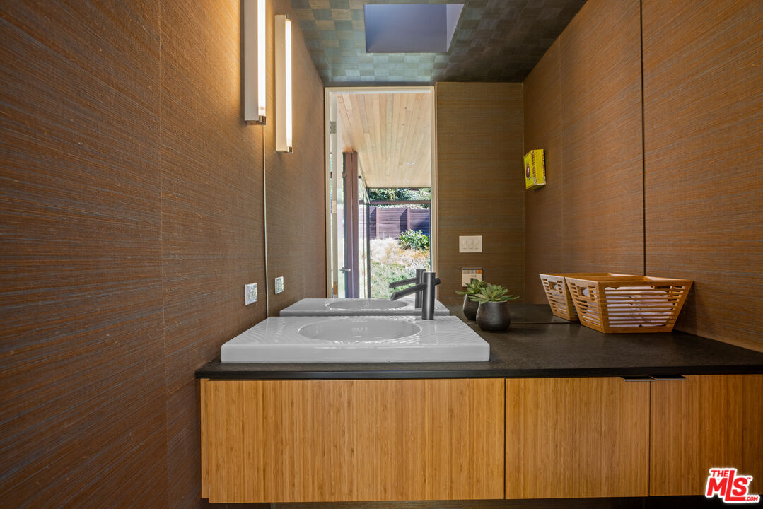12321 Rochedale Lane Los Angeles, CA 90049 - Photo 38 of 46