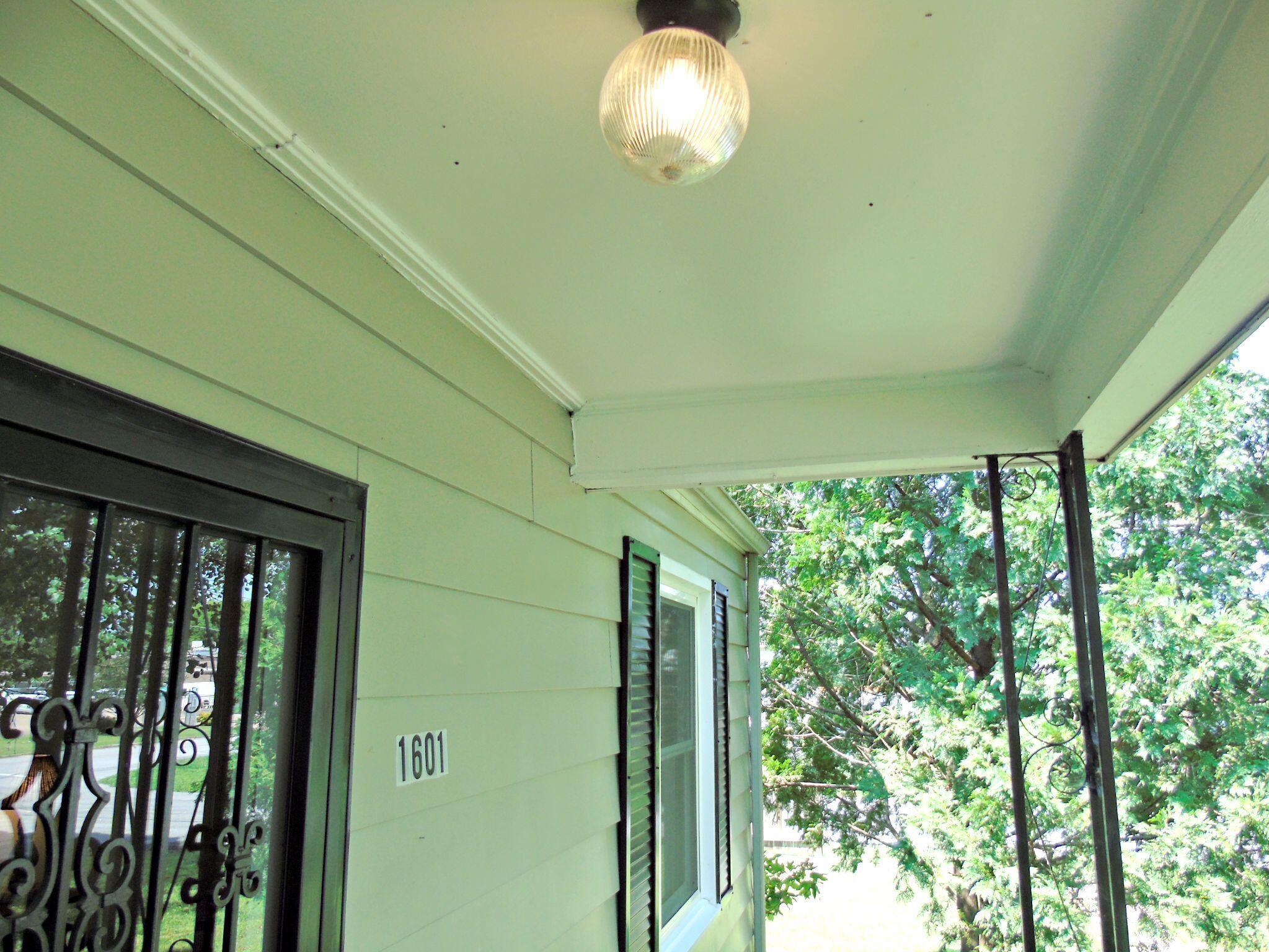 1601 Maxwell Road Chattanooga, TN 37412 - Photo 24 of 29 Covered front porch with security door