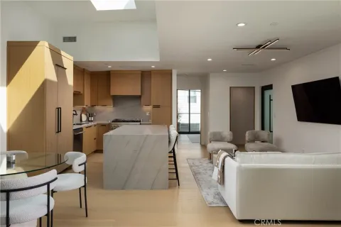 $3,095,000 | 716 Orchid Avenue, Corona del Mar, CA 92625