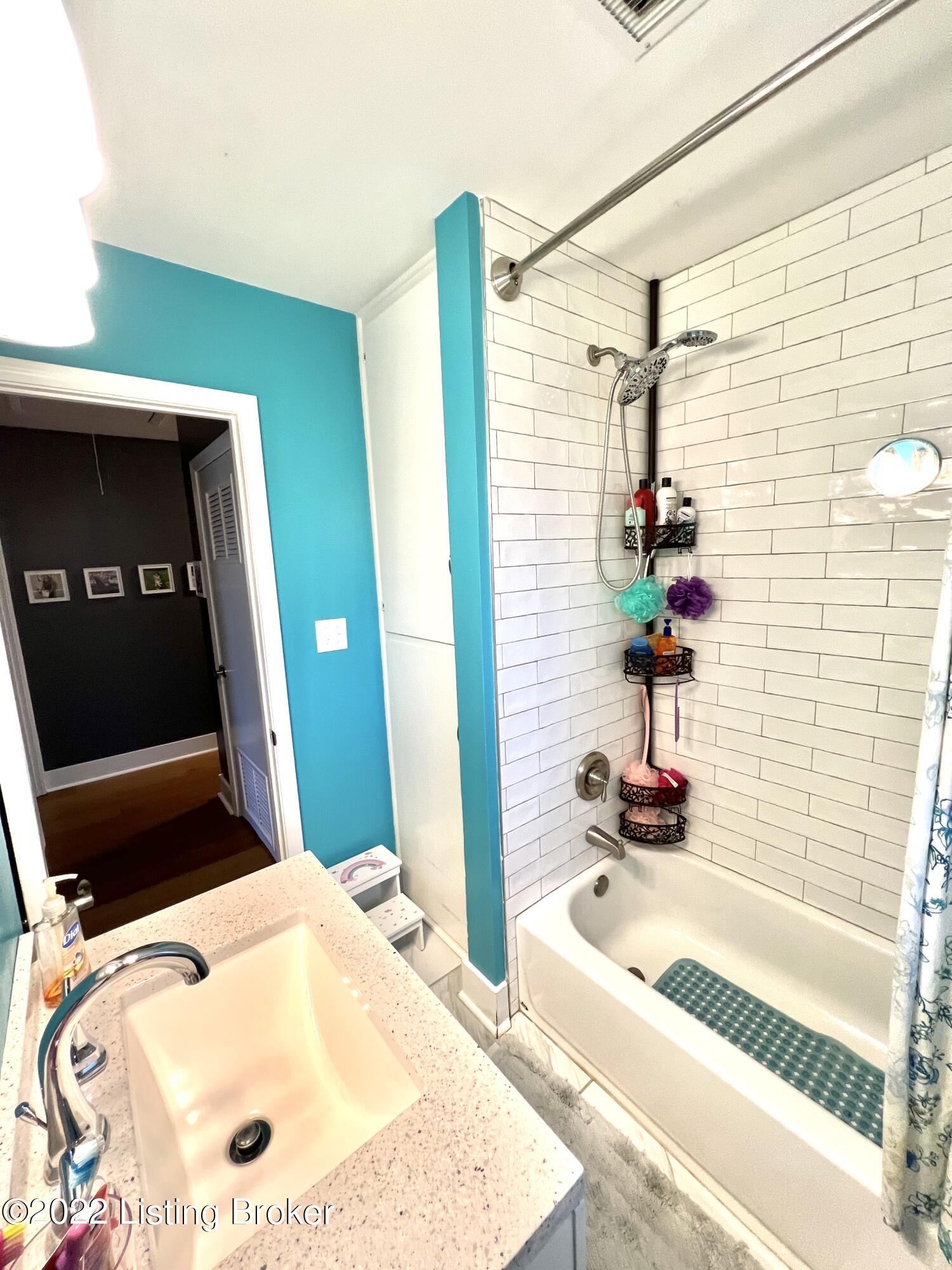 1900 Millgate Road Louisville, KY 40223 - Photo 30 of 46 1900 Millgate Rd - Full Bath