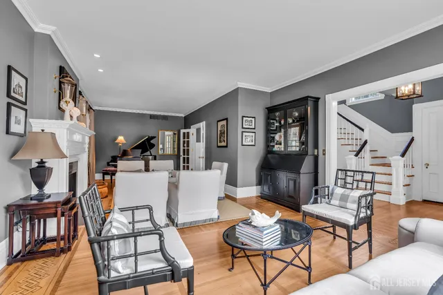 a view of a livingroom with furniture window and outside view