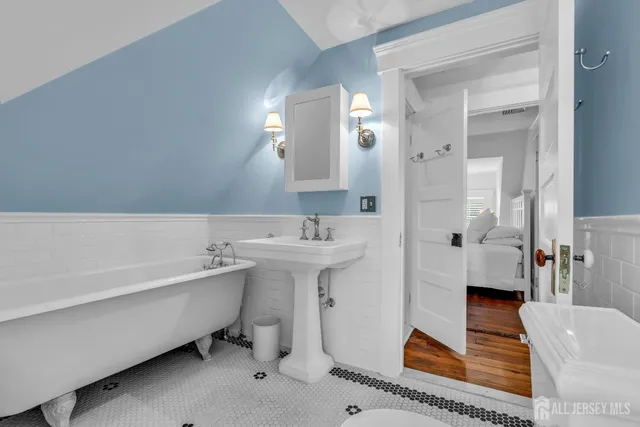 $1,895,000 | 31 Oak Avenue, Metuchen, NJ 08840