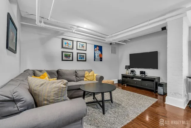 $1,895,000 | 31 Oak Avenue, Metuchen, NJ 08840