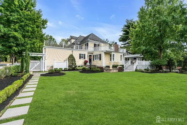 $1,895,000 | 31 Oak Avenue, Metuchen, NJ 08840