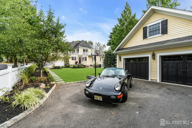 $1,895,000 | 31 Oak Avenue, Metuchen, NJ 08840