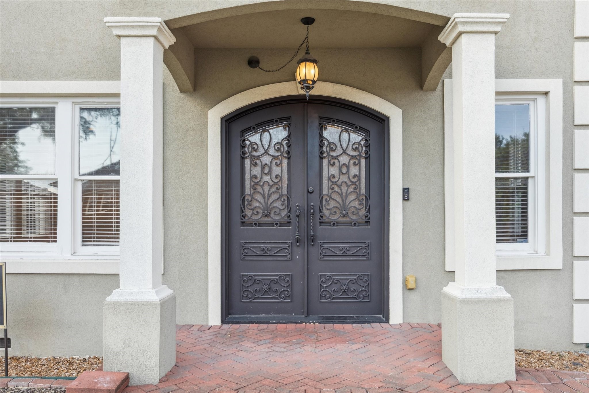 1220 West Gray Street Houston, TX 77019 - Photo 15 of 49 a front view of a house with a hallway
