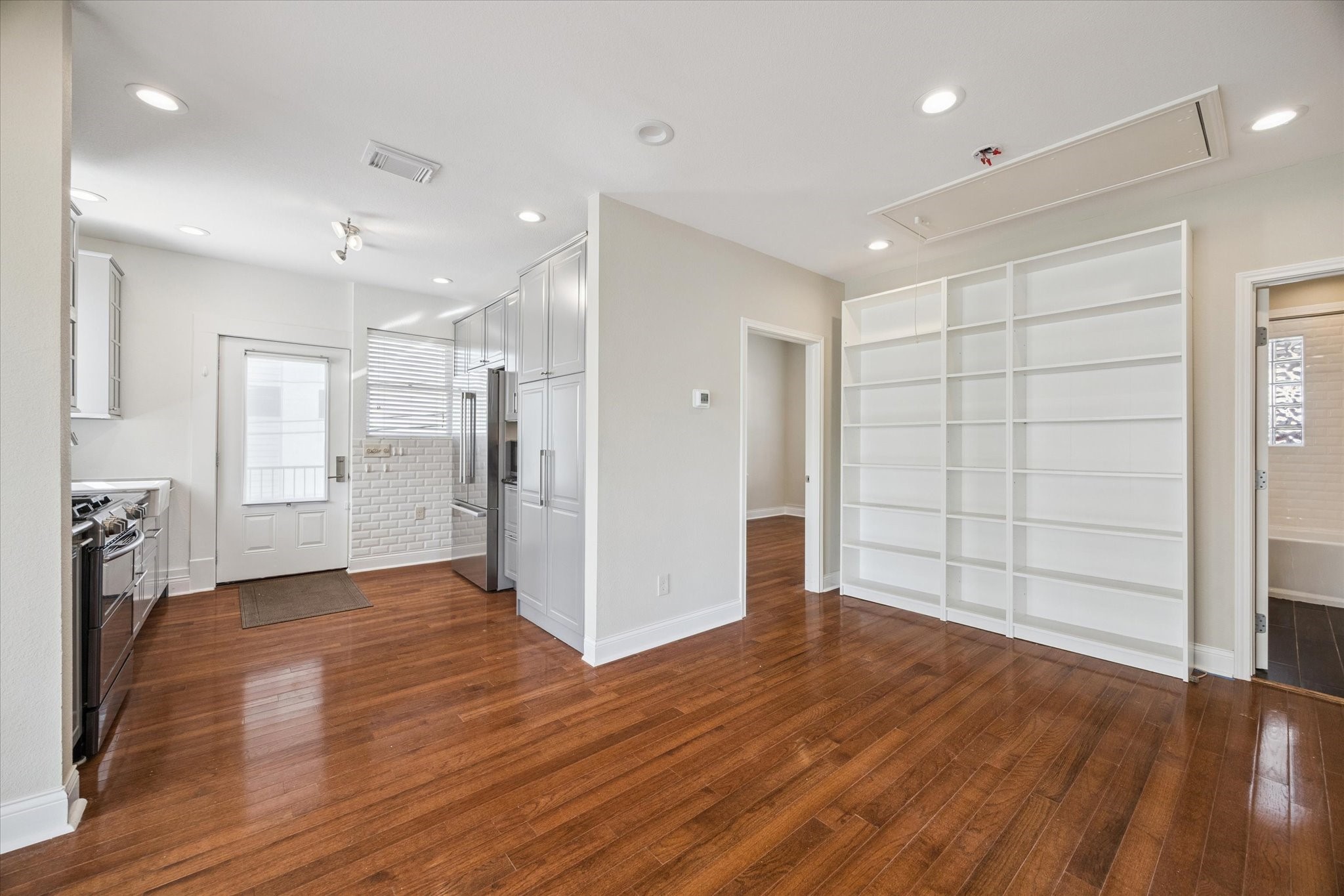 1220 West Gray Street Houston, TX 77019 - Photo 33 of 49 a view of empty room with wooden floor