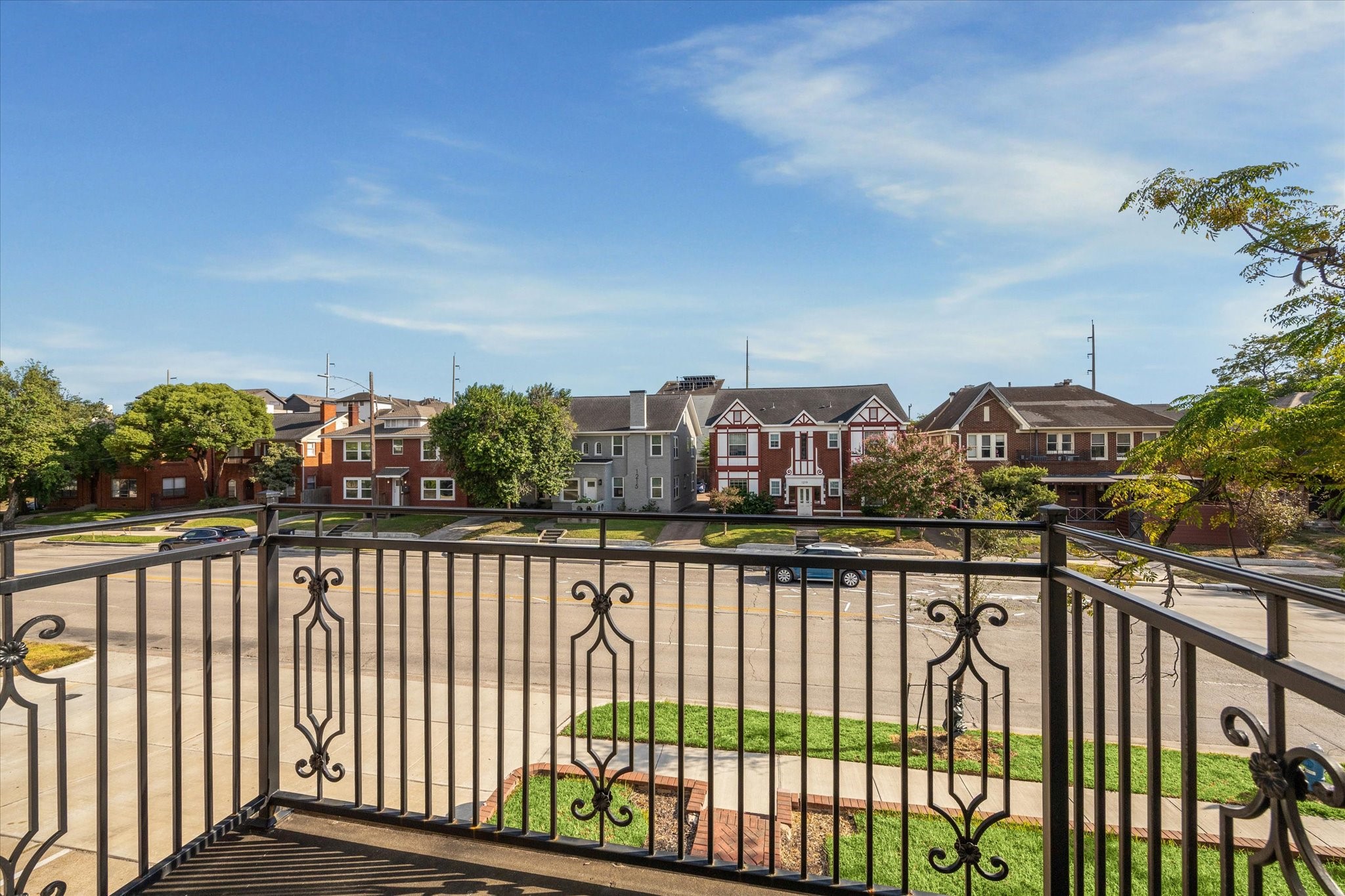 1220 West Gray Street Houston, TX 77019 - Photo 38 of 49 a view of city from a balcony