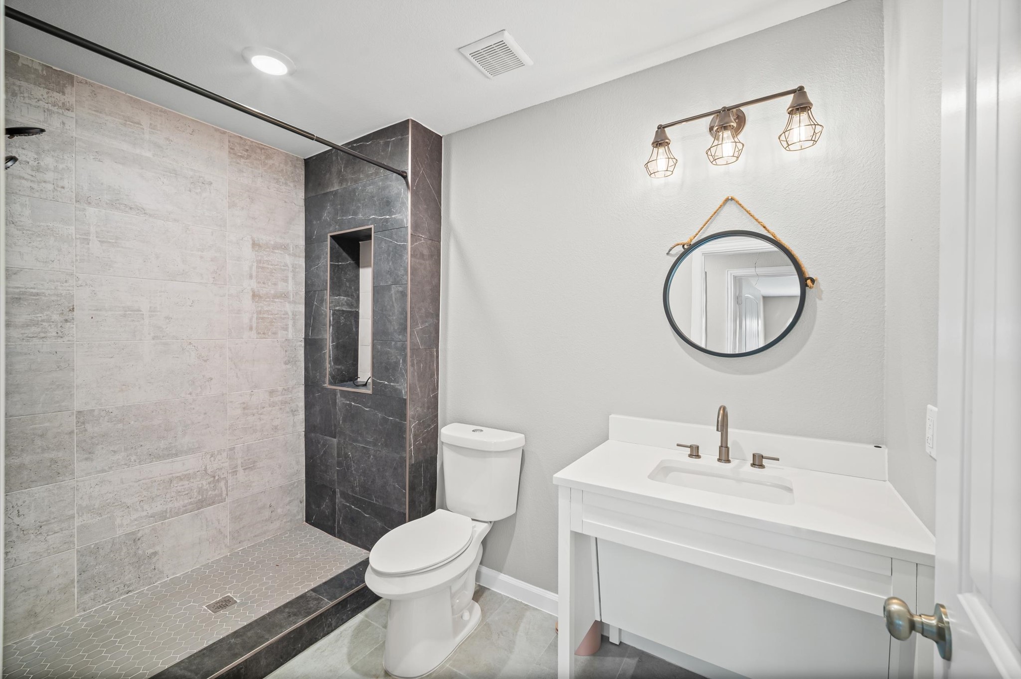 3535 Rosedale Street Houston, TX 77004 - Photo 29 of 44 Bathroom beautifully updated.