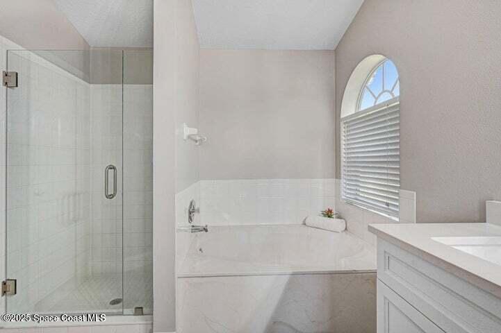 3360 Holly Springs Road Melbourne, FL 32934 - Photo 17 of 30 a bathroom with a bathtub and a shower