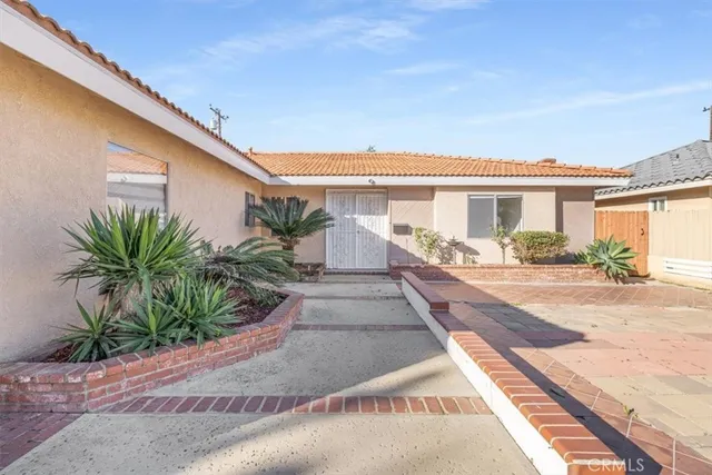 $1,099,000 | 2618 South Pacific Avenue, Santa Ana, CA 92704