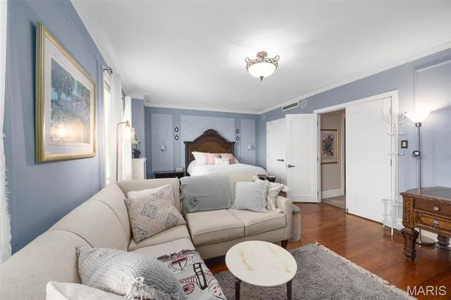 $350,000 | 701 South Skinker Boulevard, Unit 403, St. Louis, MO 63105