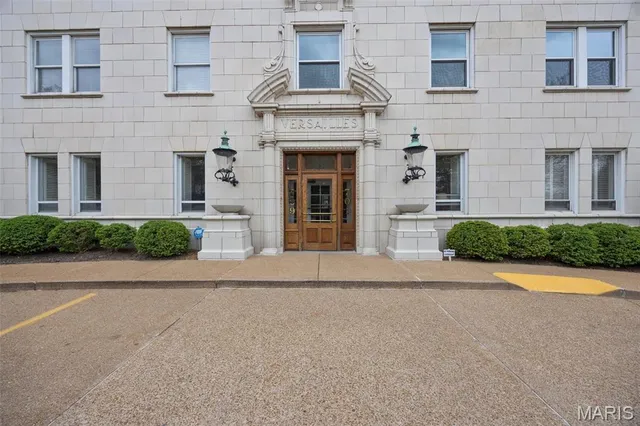 $350,000 | 701 South Skinker Boulevard, Unit 403, St. Louis, MO 63105