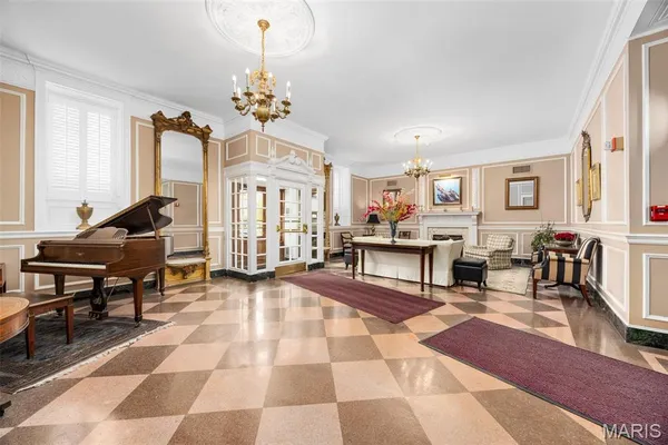 $350,000 | 701 South Skinker Boulevard, Unit 403, St. Louis, MO 63105
