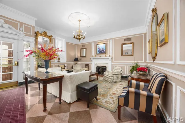 $350,000 | 701 South Skinker Boulevard, Unit 403, St. Louis, MO 63105