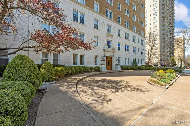 $350,000 | 701 South Skinker Boulevard, Unit 403, St. Louis, MO 63105