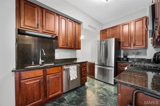 $350,000 | 701 South Skinker Boulevard, Unit 403, St. Louis, MO 63105