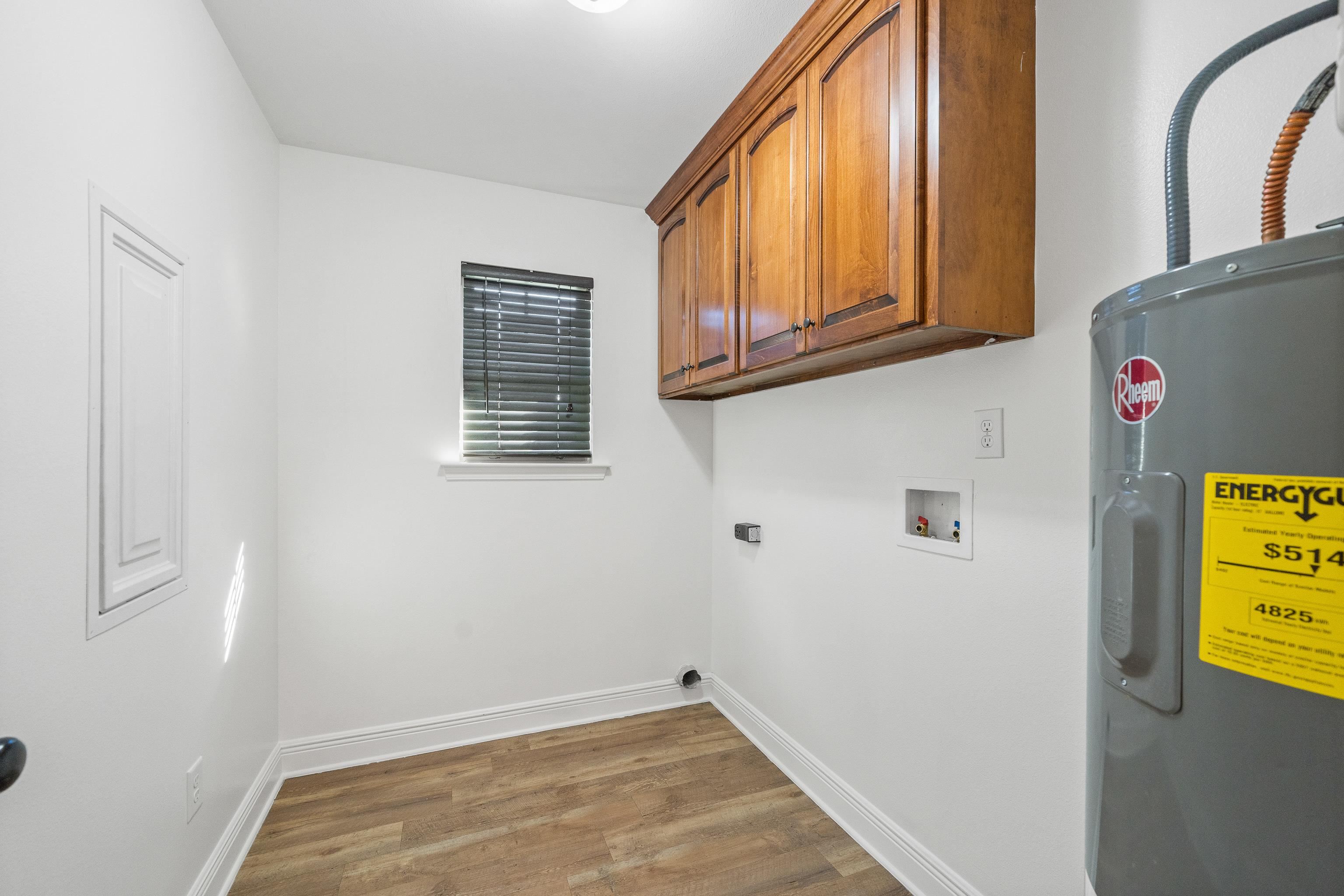 18634 Explorer Drive Loxley, AL 36551 - Photo 25 of 31 Laundry