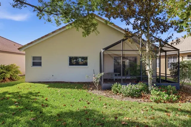a view of a house with backyard and garden