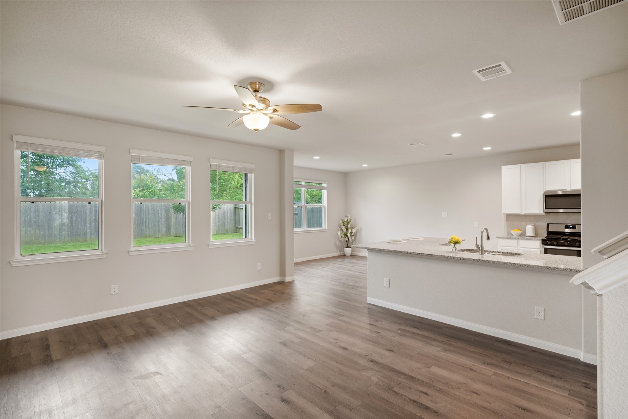 3628 Cub Drive Conroe, TX 77301 - Photo 6 of 32 Spacious, tidy & perfect for entertaining!