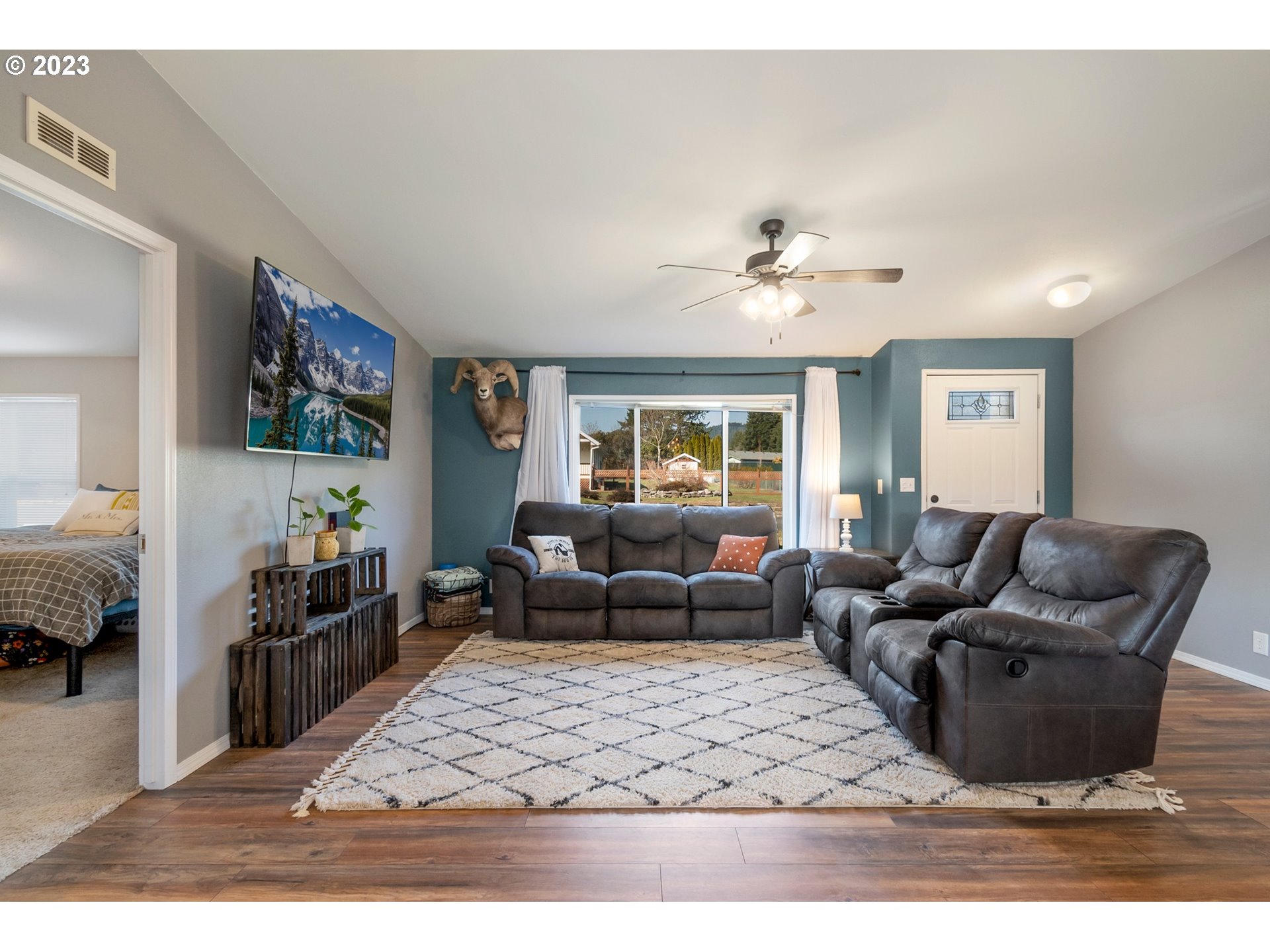 172 Old Airport Road Carson, WA 98610 - Photo 3 of 32 Gallery Image 3