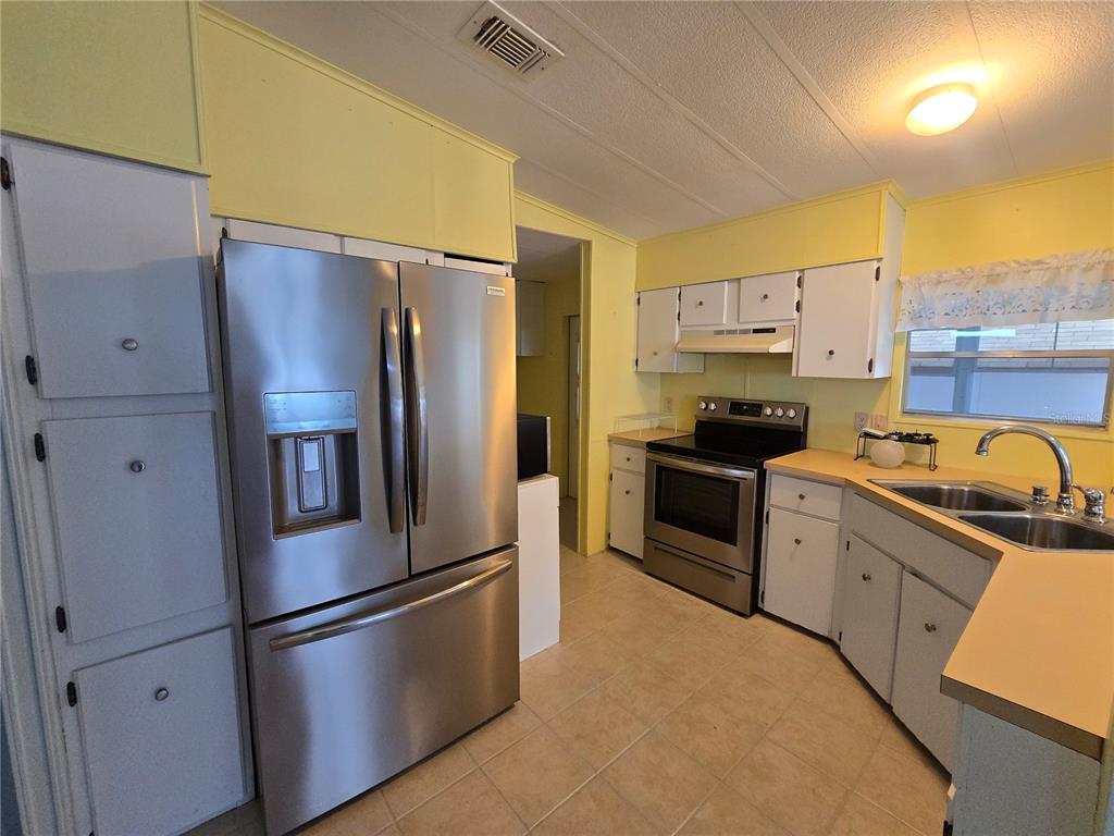 3327 Eileen Drive Ellenton, FL 34222 - Photo 6 of 17