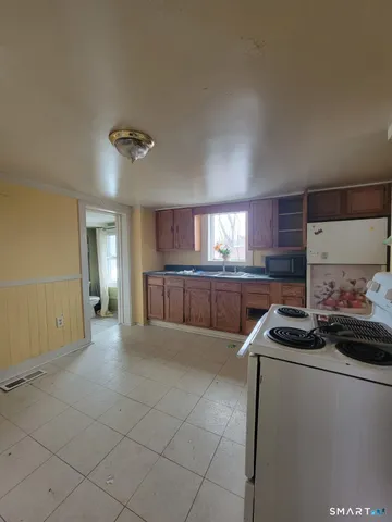 $220,000 | 21 Eastern Drive, Middletown, CT 06457